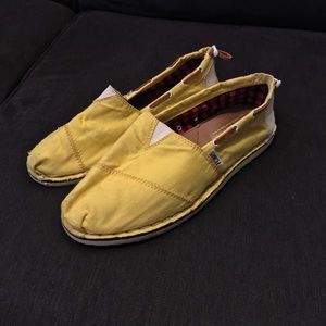 Yellow canvas Toms flats